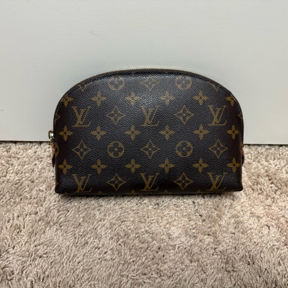 Louis Vuitton cosmetic pouch - Picture 3 of 8